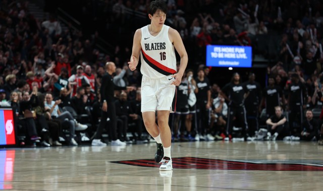 打了5分20秒！杨瀚森首节替补1中0未得分 拿到3篮板